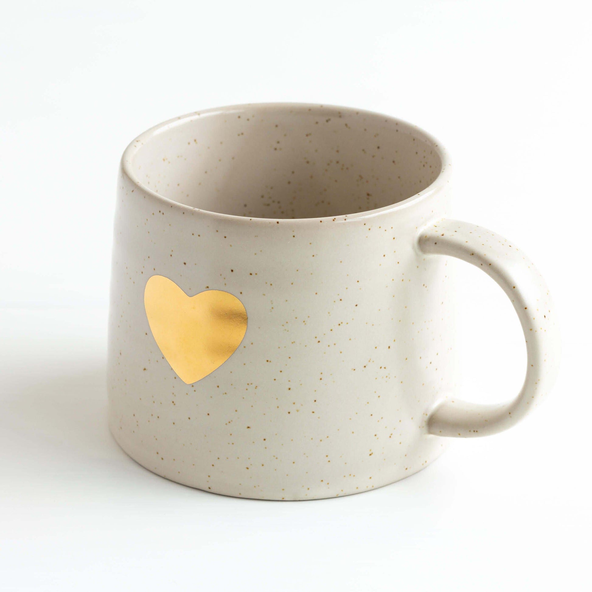 White mug with gold heart turned left